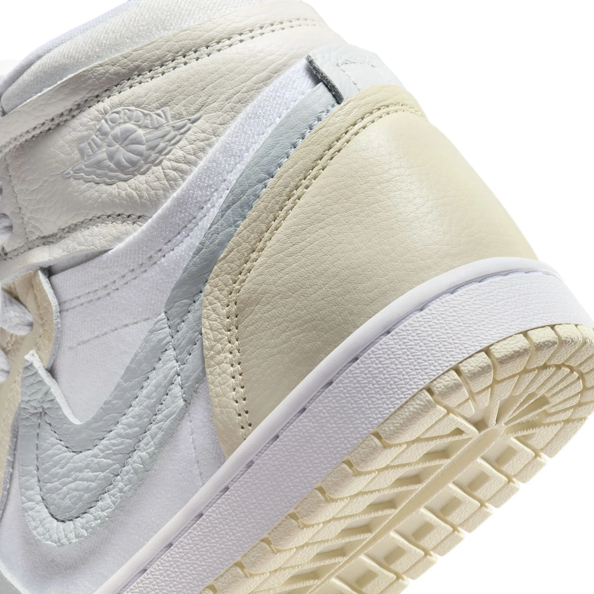 WMNS Nike Air Jordan 1 Retro MM High